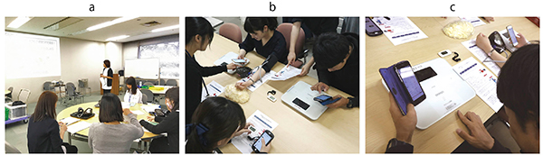 図3　初回保健指導におけるIoTの導入 a：検査結果の説明と行動目標の設定　b：デバイスとスマートフォンの接続設定 c：スマートフォンへのデータ転送の練習