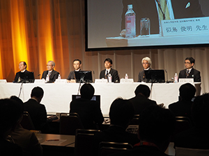 MR部門審査員。左から似鳥俊明 氏（杏林大学），大友　邦 氏（東京大学），扇　和之 氏（日本赤十字社医療センター），小林邦典 氏（杏林大学），川光秀昭 氏（神戸大学医学部附属病院），和田博文 氏（済生会熊本病院）